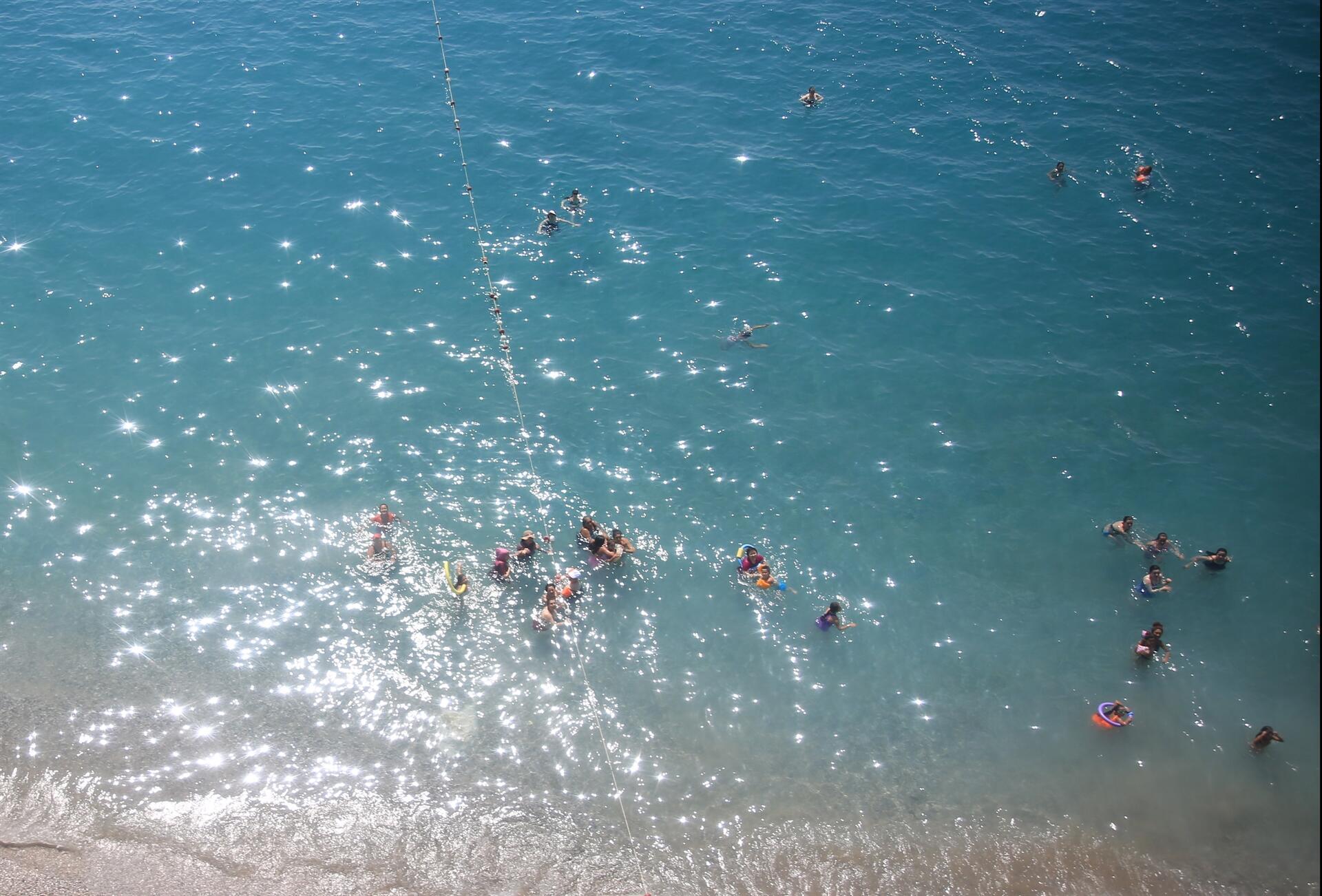 Antalya'da sahillerde yoğunluk