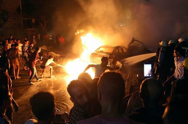 Mısır'da 4 araç yandı Çok sayıda ölü var