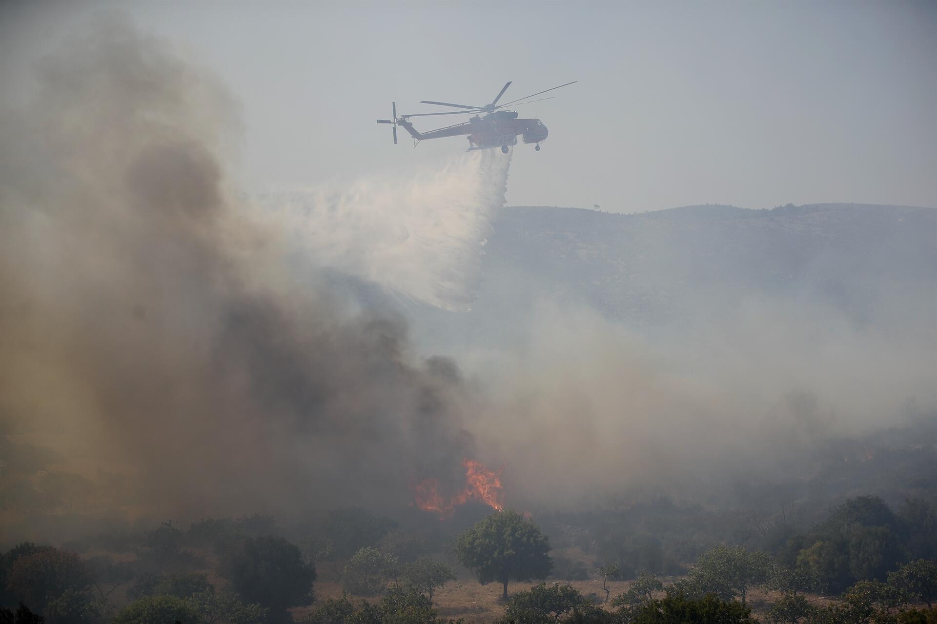 Yunanistan yangınla boğuşuyor