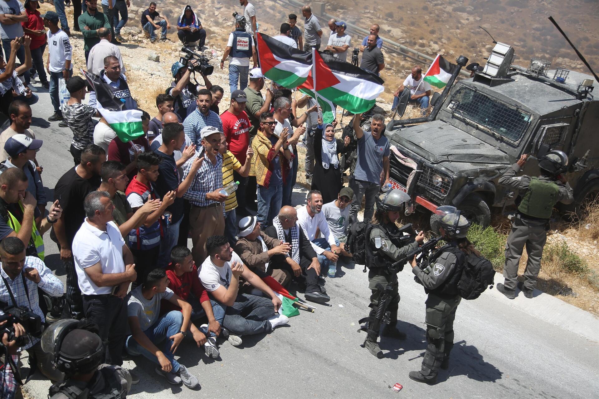 Batı Şeria'da İsrail askerlerinin yaraladığı Filistinli şehit oldu