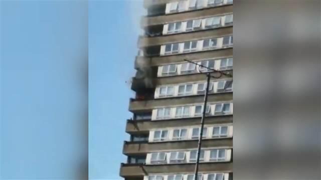 Londra da 24 katlı apartmanda yangın