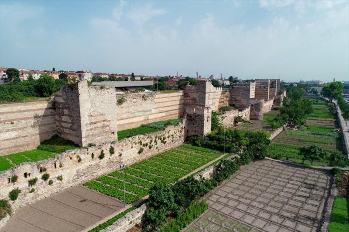 İstanbul'un zamana direnen tarihi surları