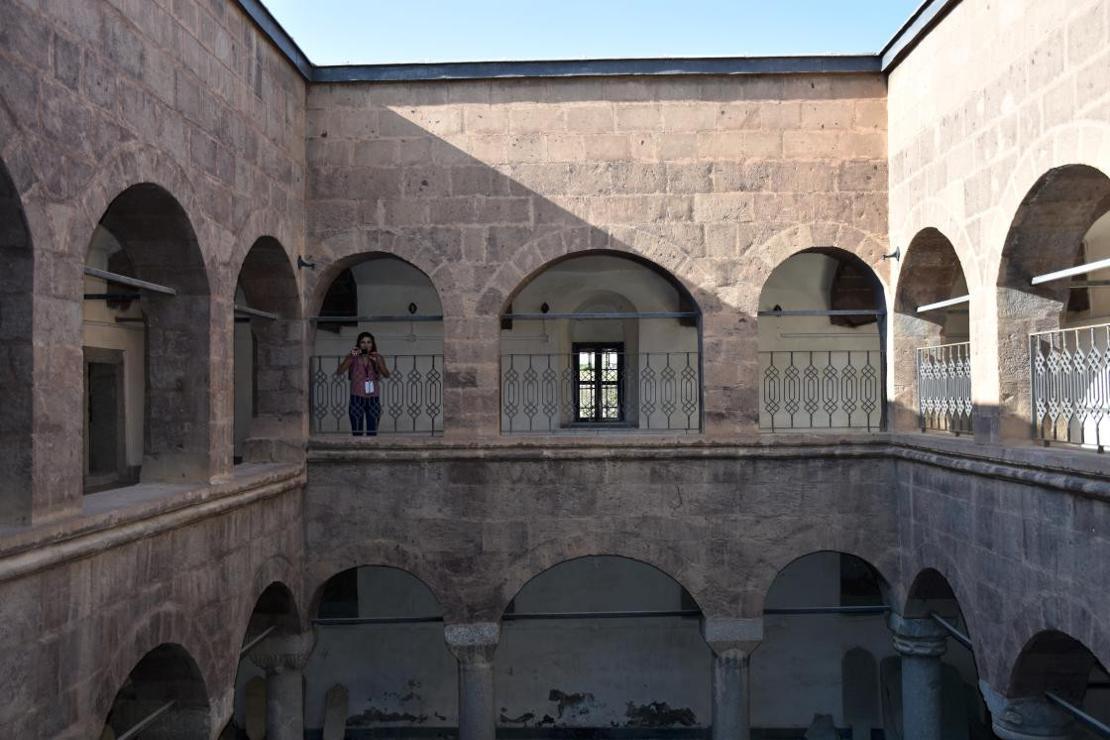 Üç asırlık medrese yeni yüzüyle ziyaretçilerini ağırlıyor