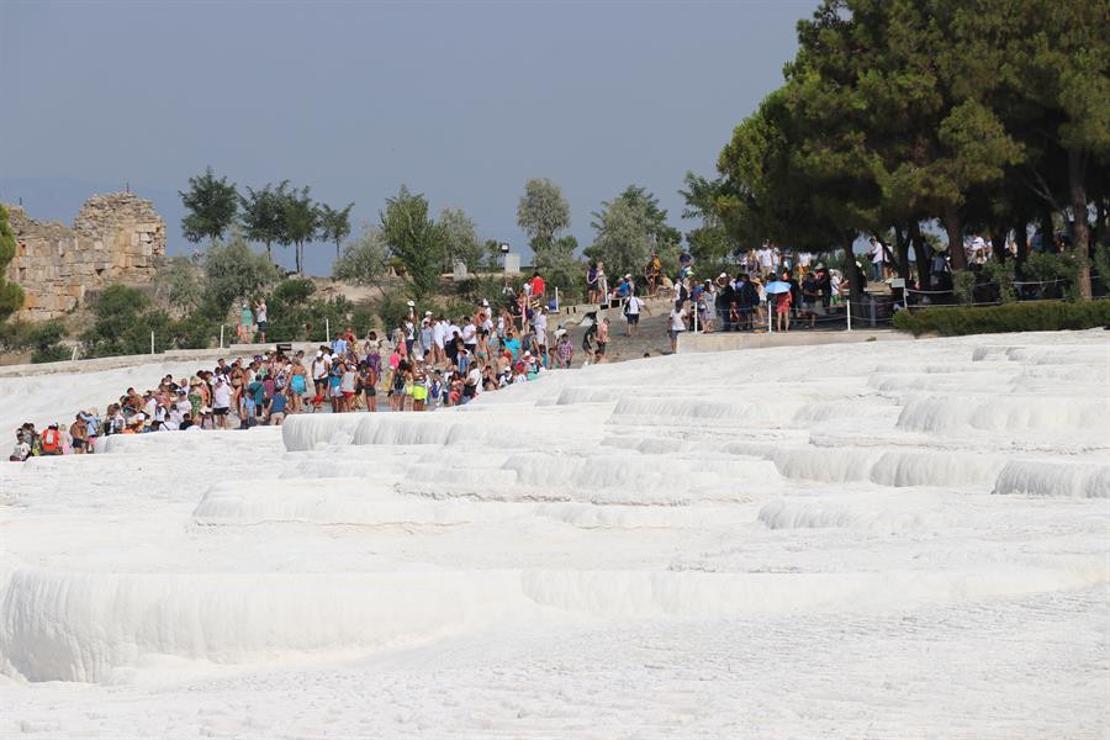 Pamukkale'de ziyaretçi rekoru bekleniyor