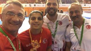 Milli boksörler Buse Naz Çakıroğlu ve Elif Güneri Avrupa Şampiyonu