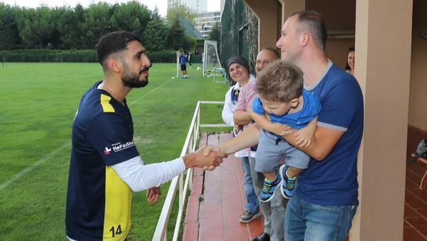 Koray Şener'in ailesi Fenerbahçe idmanını ziyaret etti