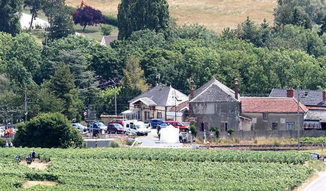 Fransa’da feci kaza: Anne ve 3 çocuğu tren çarpması sonucu öldü Fransa’da feci kaza: Anne ve 3 çocuğu tren çarpması sonucu öldü