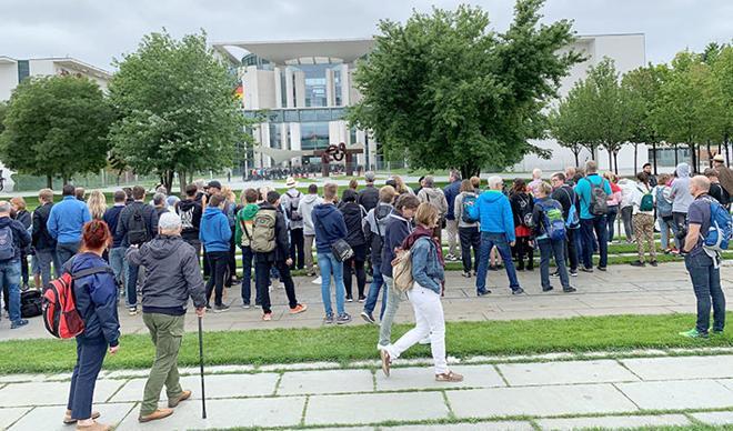 Başbakanlığa ‘Merkel yine titrer mi’ akını Başbakanlığa ‘Merkel yine titrer mi’ akını