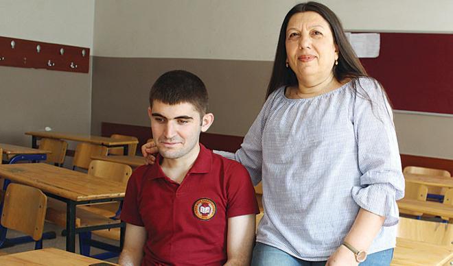 Oğuzhan hukuk okuyacak: Karanlığı sesle aştı Oğuzhan hukuk okuyacak: Karanlığı sesle aştı