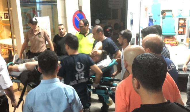 Siirt'te hareketli dakikalar... Çatışma çıktı: Bir polis yaralı, saldırgan öldürüldü Siirt'te hareketli dakikalar... Çatışma çıktı: Bir polis yaralı, saldırgan öldürüldü