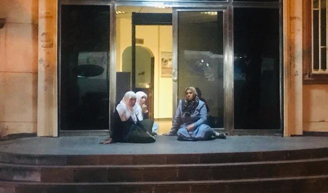 Oturma eylemi başlattı! 'Oğlum HDP binasına girdi bir daha çıkmadı" Oturma eylemi başlattı! 'Oğlum HDP binasına girdi bir daha çıkmadı"
