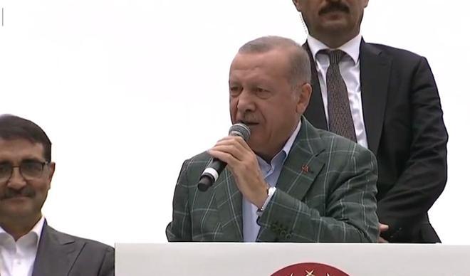 Artvin'de müjdeyi verdi: Bu gece kararnameyi imzaladım Artvin'de müjdeyi verdi: Bu gece kararnameyi imzaladım