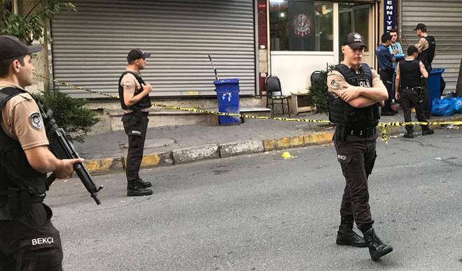 Şoke eden olay! Temizlik işçilerine ateş açtı... Şoke eden olay! Temizlik işçilerine ateş açtı...