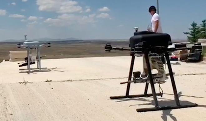 Türkiye’de bir ilk! Makineli tüfekten sonra şimdi de bomba atar… Türkiye’de bir ilk! Makineli tüfekten sonra şimdi de bomba atar…