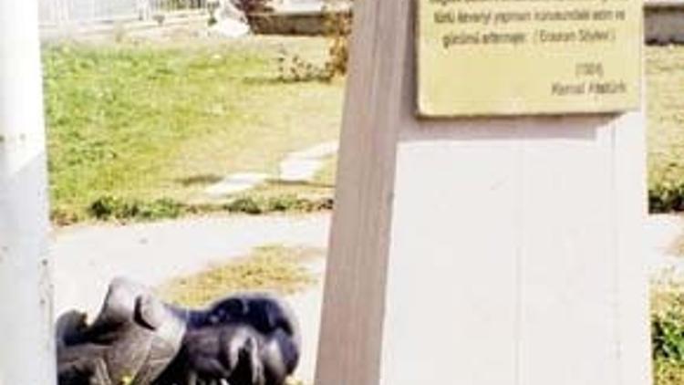 Erzurum'da Atatürk büstüne saldırı