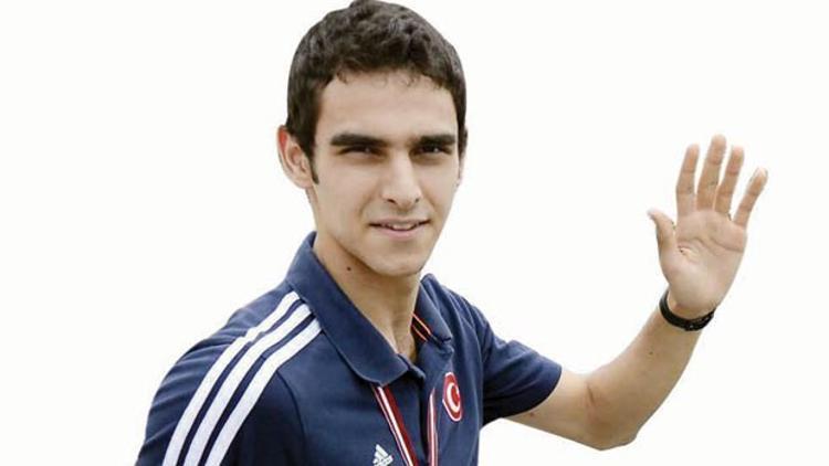 Kartal Özmızrak yuvaya döndü