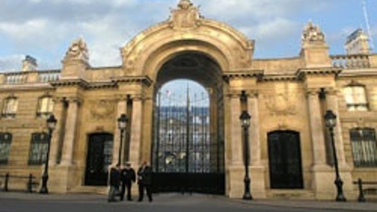 Paris'e Türk darbesi