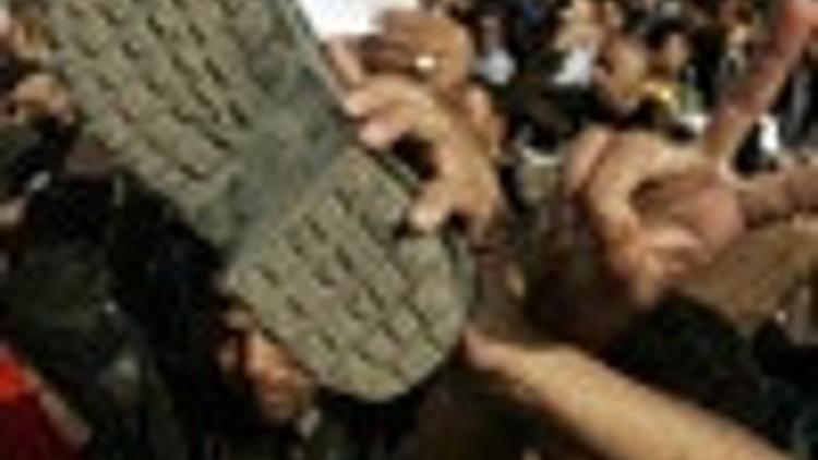 Shoe-thrower hailed as a hero in Mideast