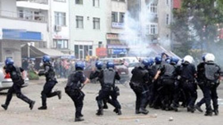 Başbakan'ın mitinginden sonra Hopa karıştı... Gazdan etkilenen bir kişi kalbine yenildi...