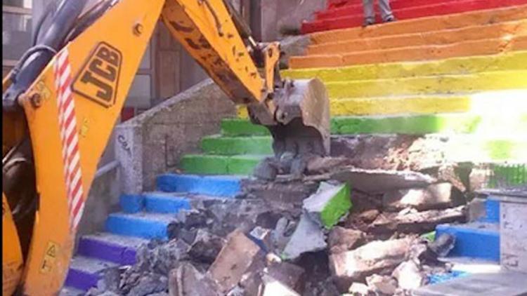 Karaköy'deki boyalı merdivenler yıkılıyor