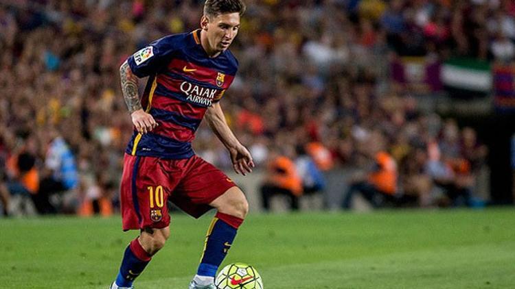 "UEFA Avrupa'da Yılın En İyi Futbolcusu" ödülünü Lionel Messi kazandı