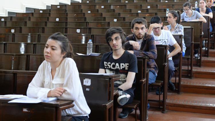 Edebiyatta mezunlar da lise sonlar kadar başarılı