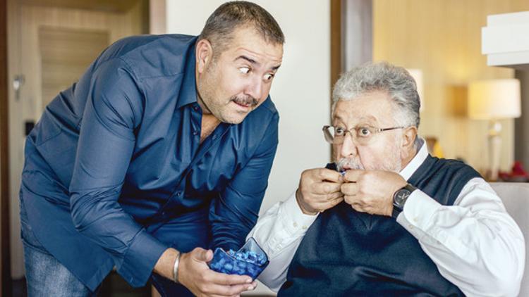 Komedyen dediğin kiloludan fazla olmalı, en az 90 okka gelmeli!