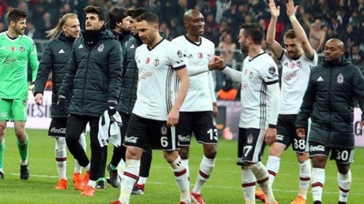 Beşiktaş ezeli rakiplerini ikiye katladı!