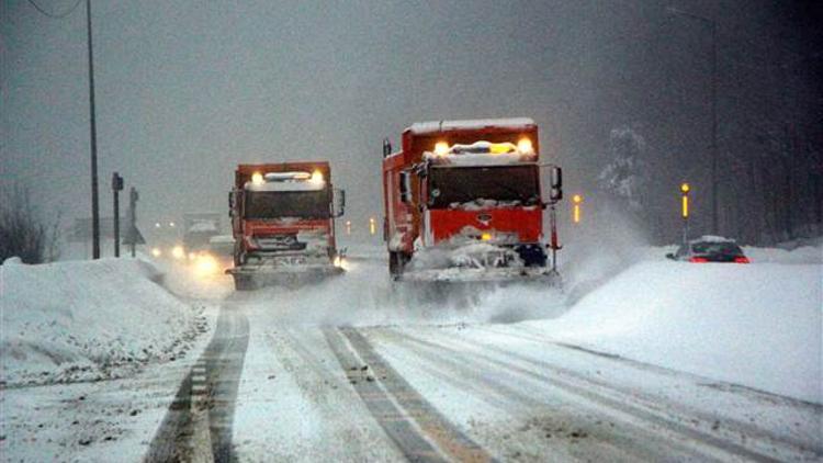 Son dakika... Kar durdu, Bolu Dağı TIR ve kamyonlara açıldı