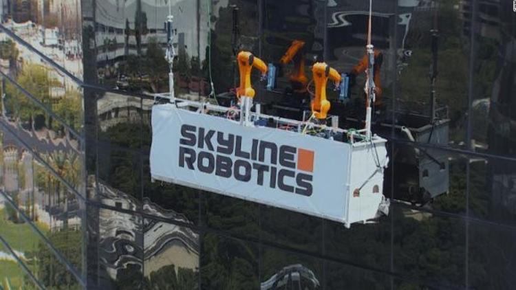 Cam silen robot görenlerin ağzını açık bıraktı