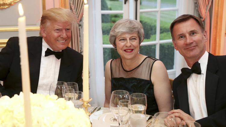 Trump Londra'da protestocularını değil destekçilerini 'kalabalık' buldu