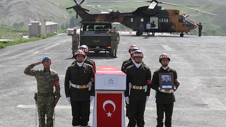 Hakkari'de şehit asker için tören