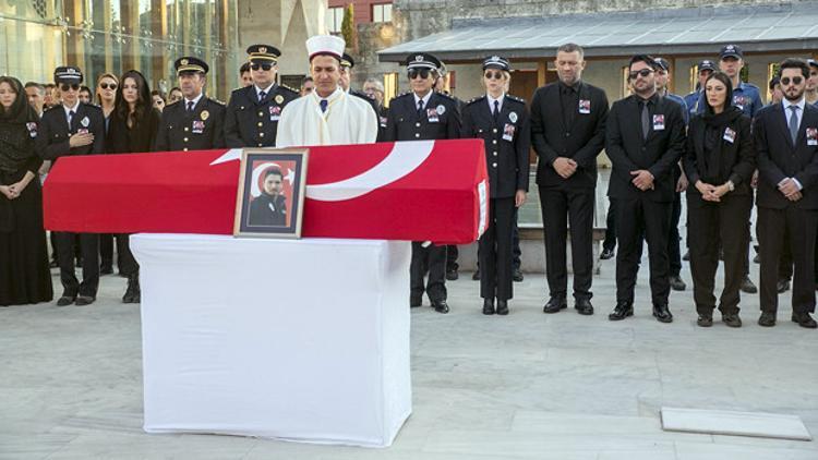 Cuma gününün galibi: Arka Sokaklar!
