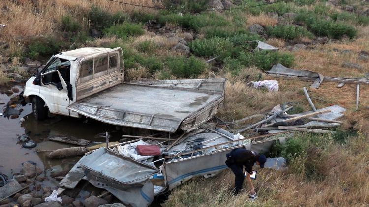 Şanlıurfa’da pikap şarampole devrildi: 6 yaralı
