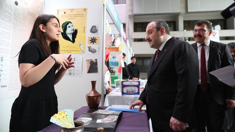 Bakan Varank 'şampiyon' gençlerle buluştu