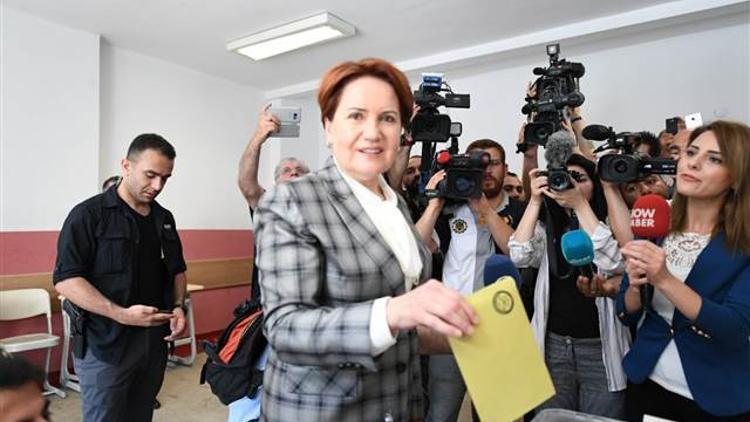 Meral Akşener oyunu kullandı