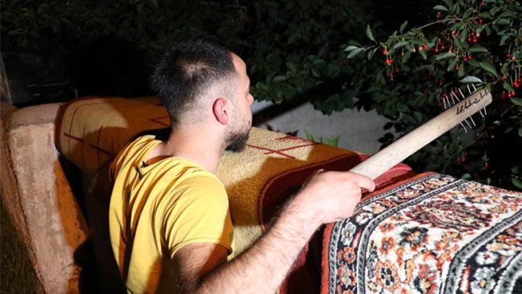 Mahalleli esrarengiz 2 kişi için nöbette: 'Uyumaya korkuyoruz'