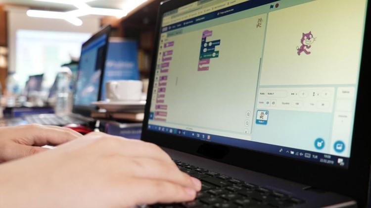 Minik Eller Kod Yazıyor'da Scratch Cup başvuruları başladı