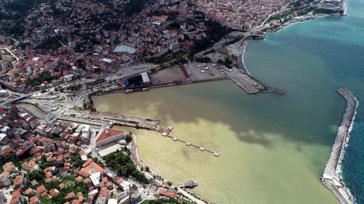 Zonguldak'ta deniz çamur rengini aldı