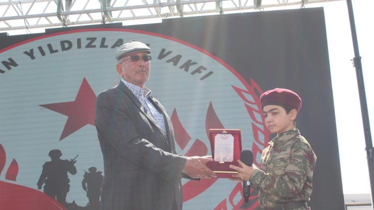 Şehit Ömer Halisdemir'in babası gözyaşlarını tutamadı