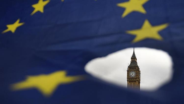 Anlaşmasız Brexit'i zorlaştıracak teklif onaylandı