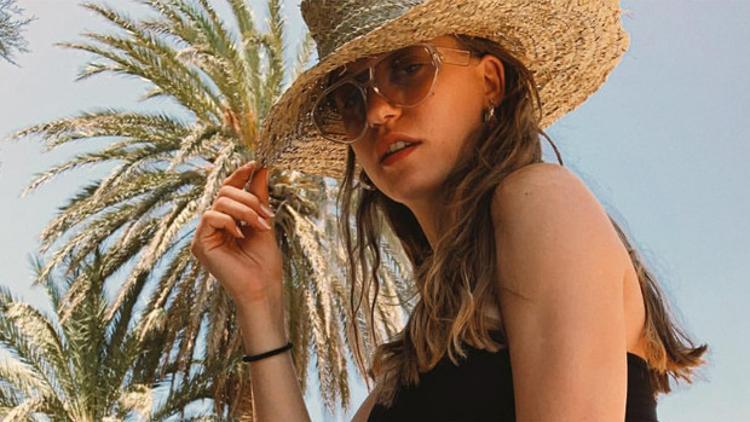 Serenay Sarıkaya'dan yaz pozu