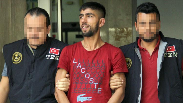 Polise ateş açtı! Cezaevine götürülürken böyle güldü…