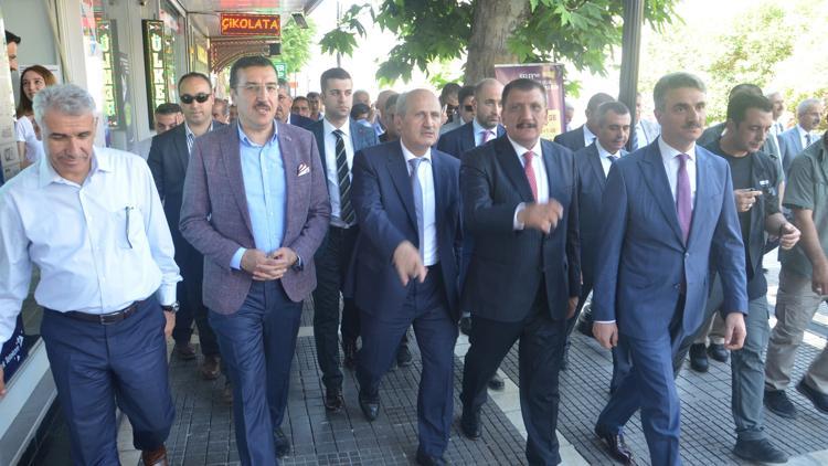 Bakan Turhan: Hızlı trenle yolcu ve yük taşımacılığı için projeler geliştiriyoruz