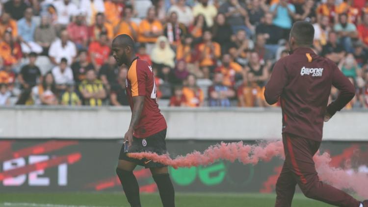 RB Leipzig - Galatasaray maçında meşale anonsu