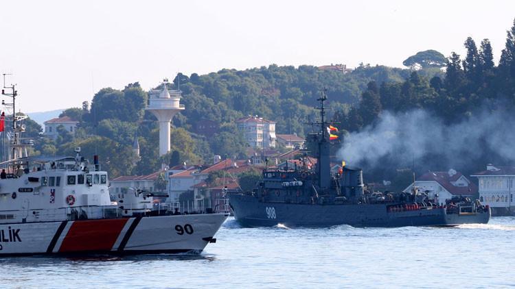 Peş peşe 'Boğaz'dan geçtiler
