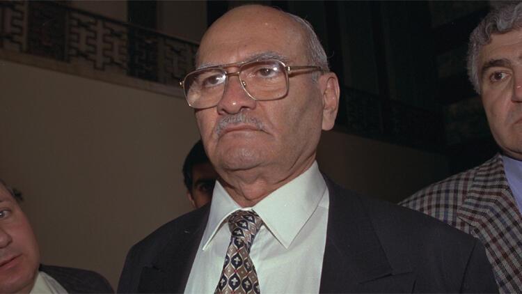 Eski Devlet Bakanı Süleyman Arif Emre hayatını kaybetti