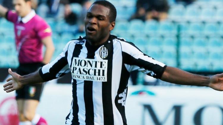 Akhisarspor'da Emeghara listede