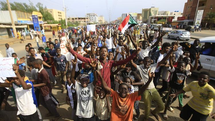 Sudan'da asker ve muhalefet ortak yönetimde uzlaştı