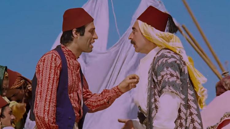 'Tutmayın küçük enişteyi salıverin gitsin' repliği ile bilinen Yeşilçam filmi hangisidir?